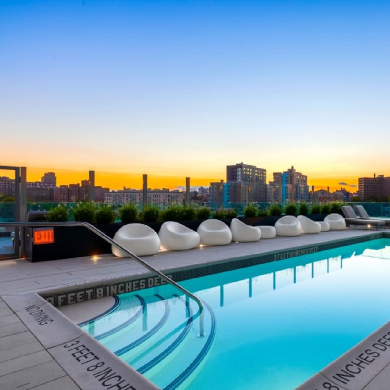 Hotels with Rooftop Pools